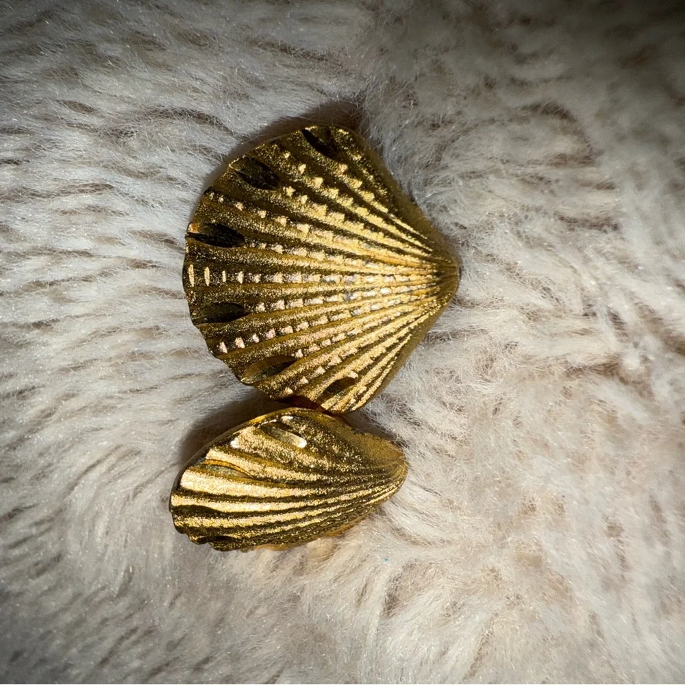 N/A elegant gold
